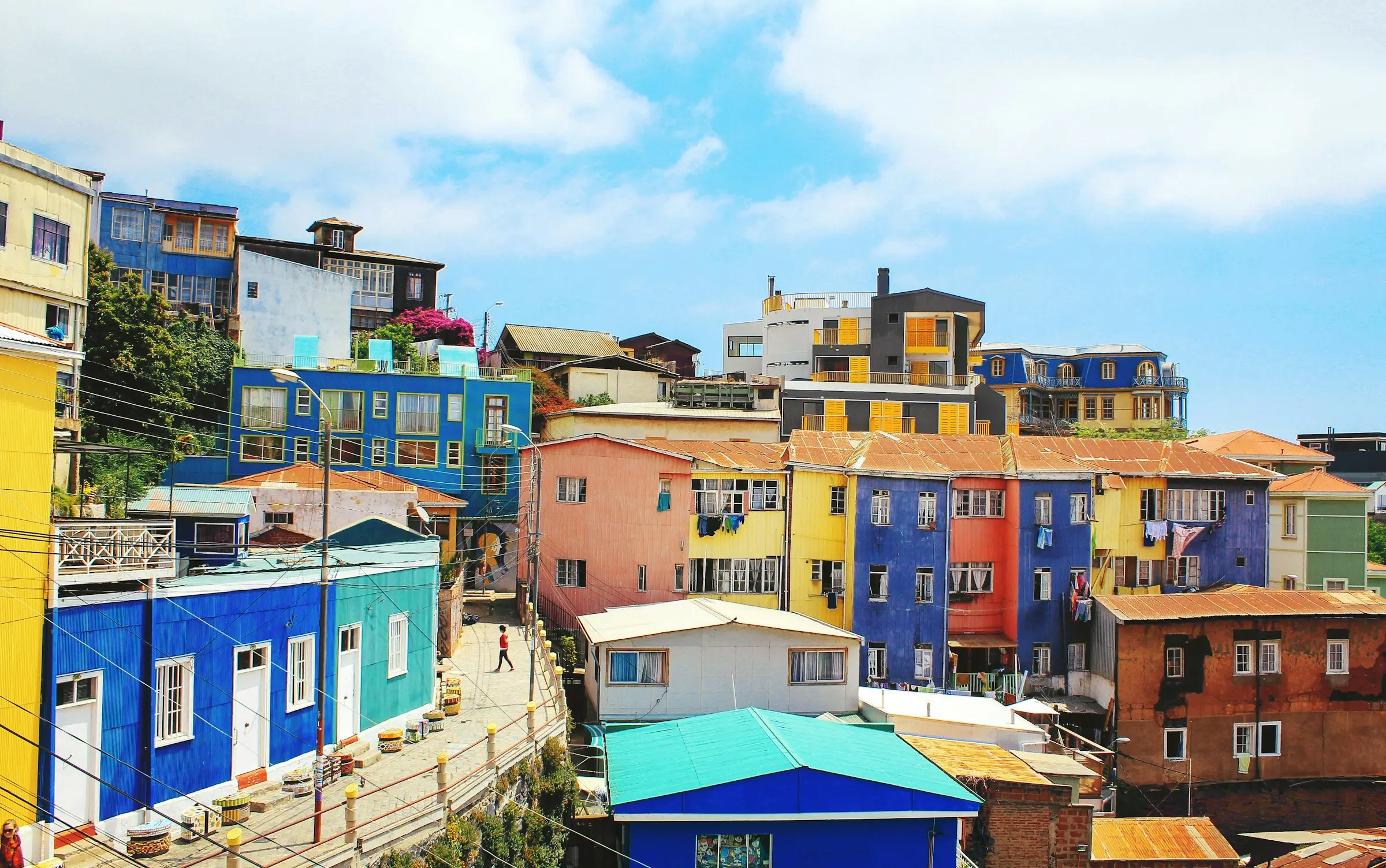 Bunte Häuser am Hang in Valparaíso