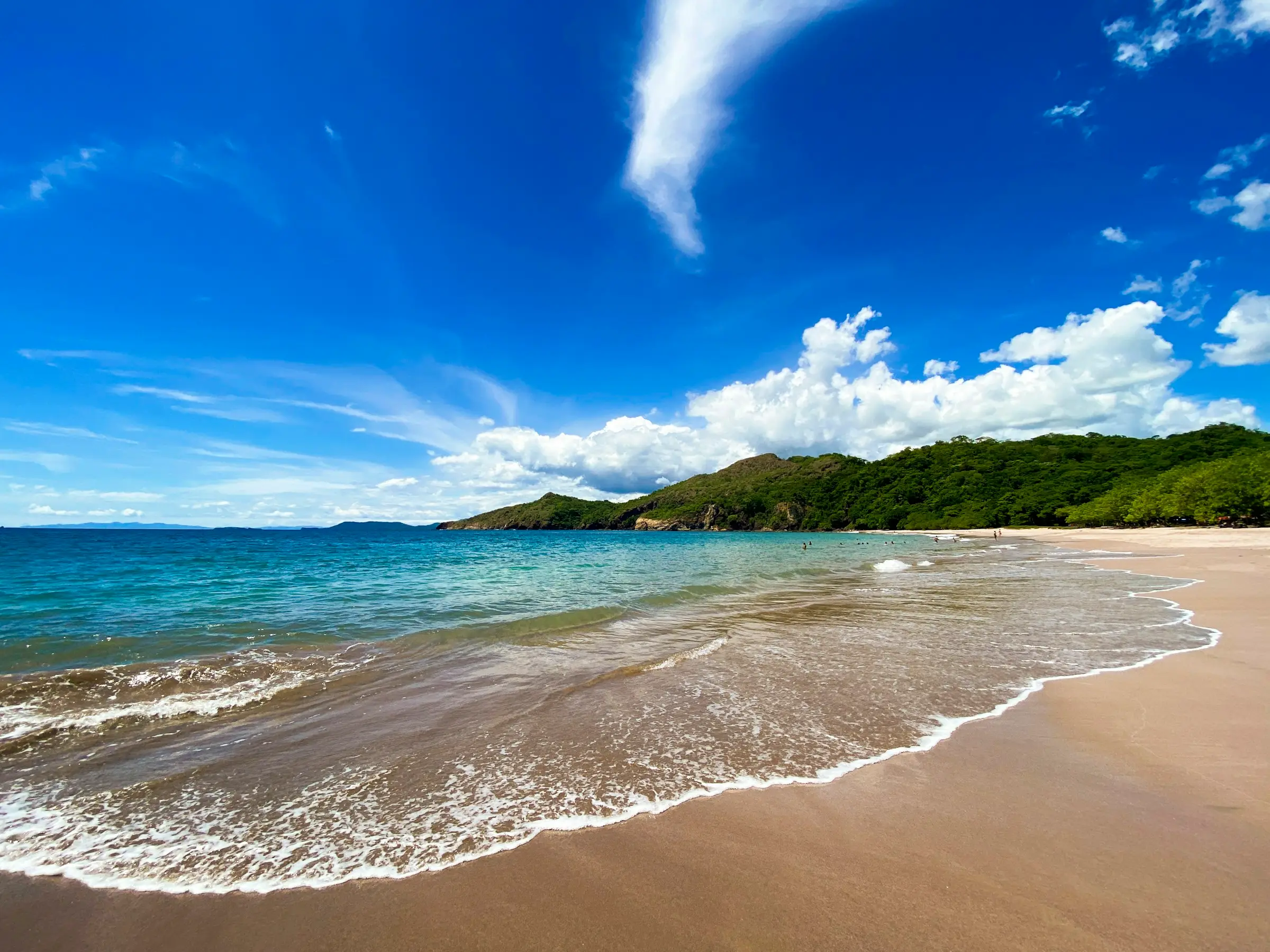 Wellen an einem Strand in Costa Rica